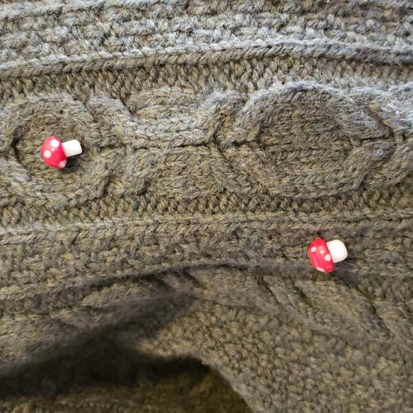 Red Capped Mushrooms on an Inis Crafts Irish Wool Sweater, Forest Green , Size L - Picture 3 of 7
